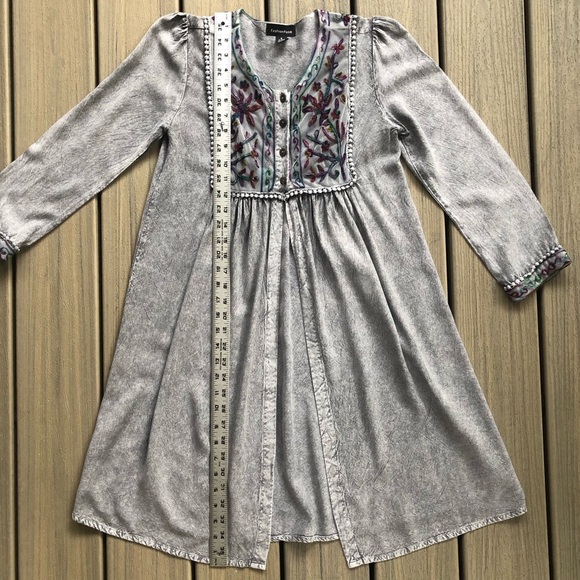 Fashion Fuse Gray Embroidered Long Sleeve Tunic Top Size S - Picture 9 of 11